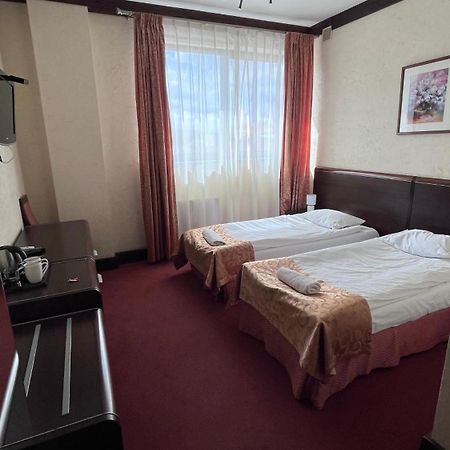 Hotel Neptun Lehnice Exteriér fotografie