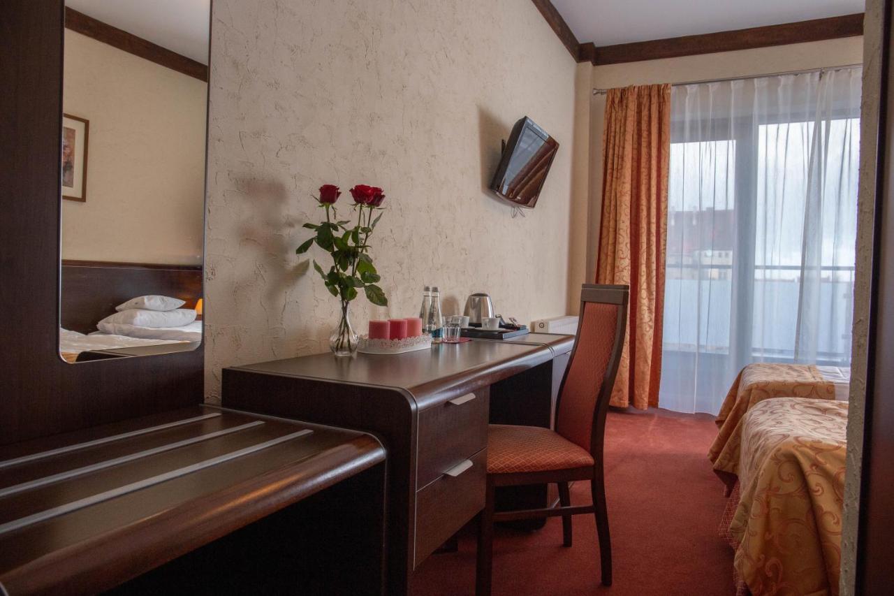 Hotel Neptun Lehnice Exteriér fotografie